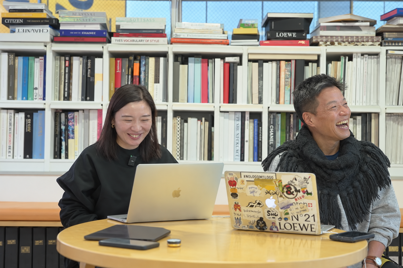 WWDJAPAN 村上要さんと佐藤ちあきさんの対談紹介画像(AI加工)
