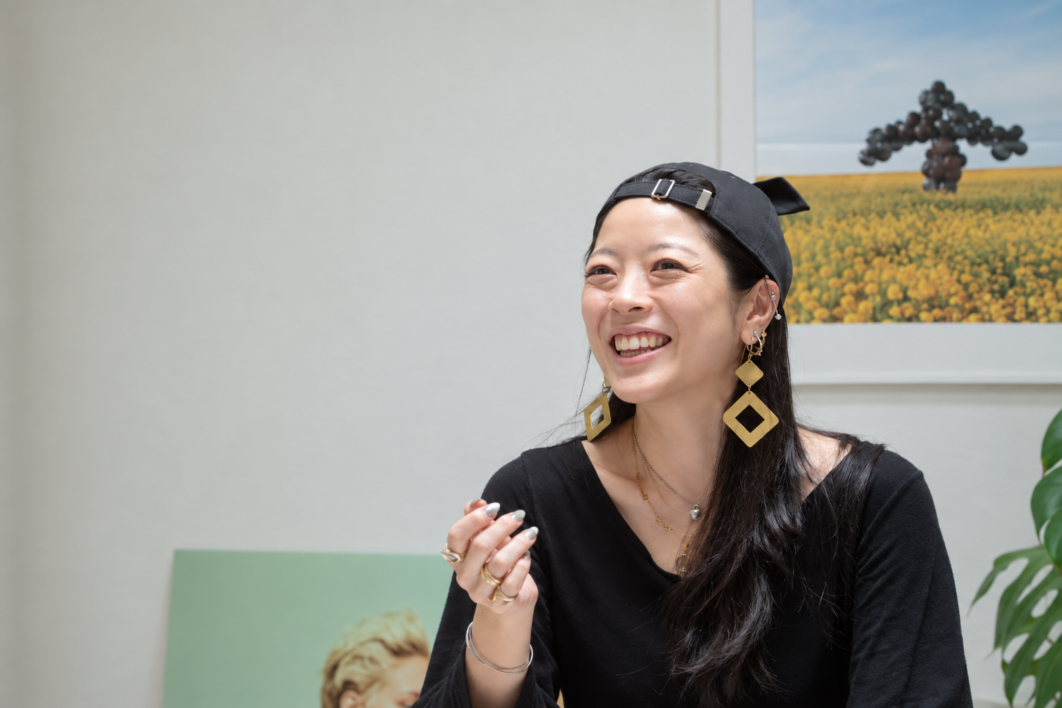 TRANOÏ TOKYO ショーマネージャーYUUKIさんのインタビュー紹介画像（AI加工）