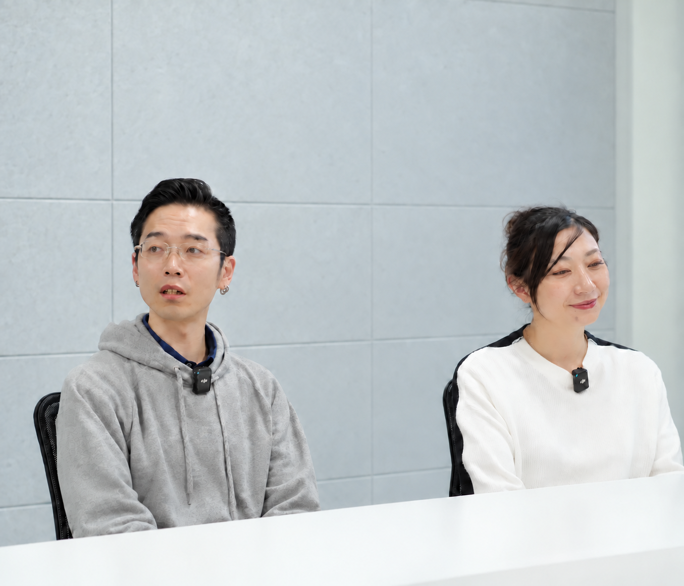 株式会社ワールドのインタビュー紹介画像（AI加工・WORLDロゴ合成）